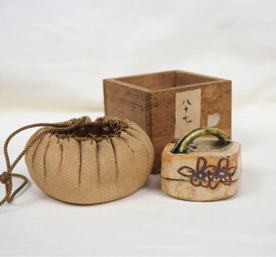 送料無料コレクター所蔵品江戸時代 織部香合/香盒美濃焼 香道具華道具