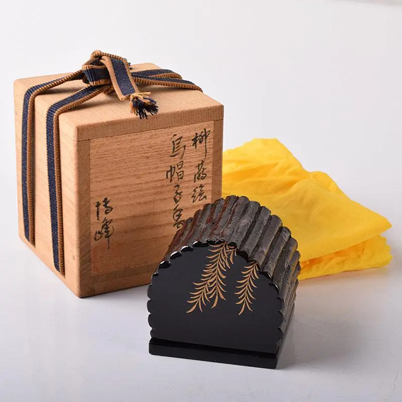 茶道具　蒔絵師　新田義明作　桜材　木地溜塗　八橋蒔絵　平丸香合　共箱　V6775 茶道具 蒔絵師 新田義明作 桜材 木地溜塗 八橋蒔絵 平丸香合 共