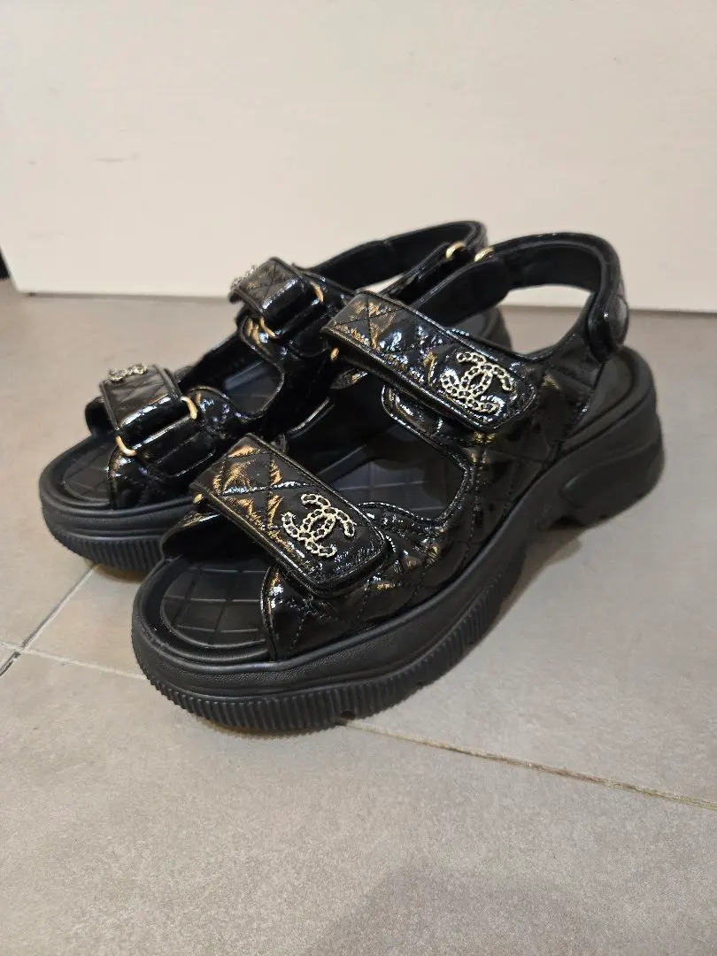 CHANEL新作　ブラックサンダル　38.5サイズ