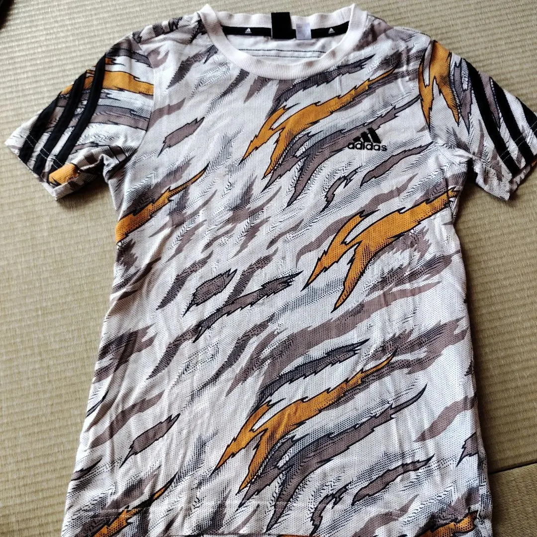 アディダス　Tシャツ140