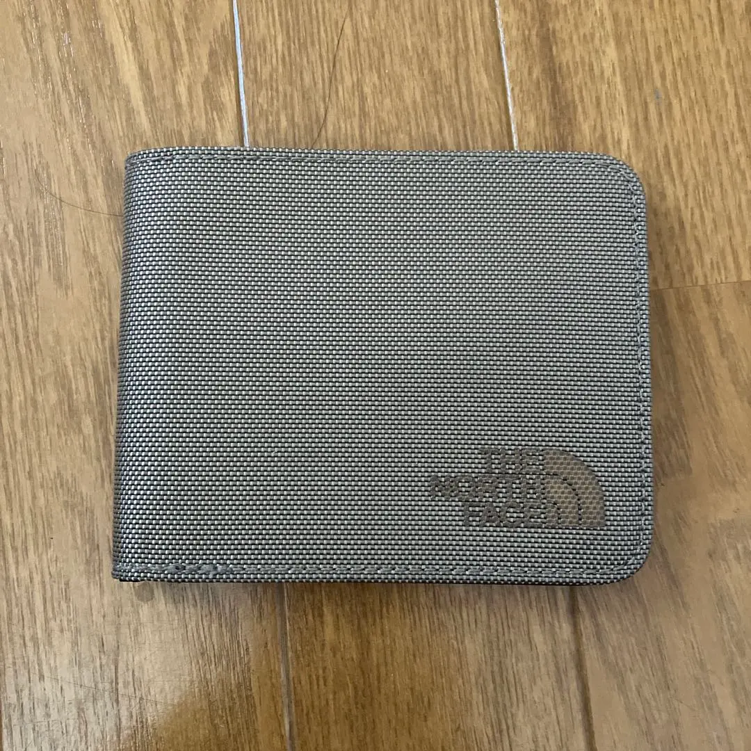 THE NORTH FACE ベージュ二つ折り財布