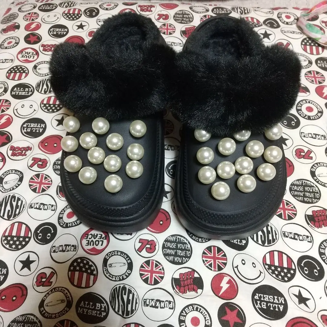 クロックス ファー付きパールボアサンダル 厚底