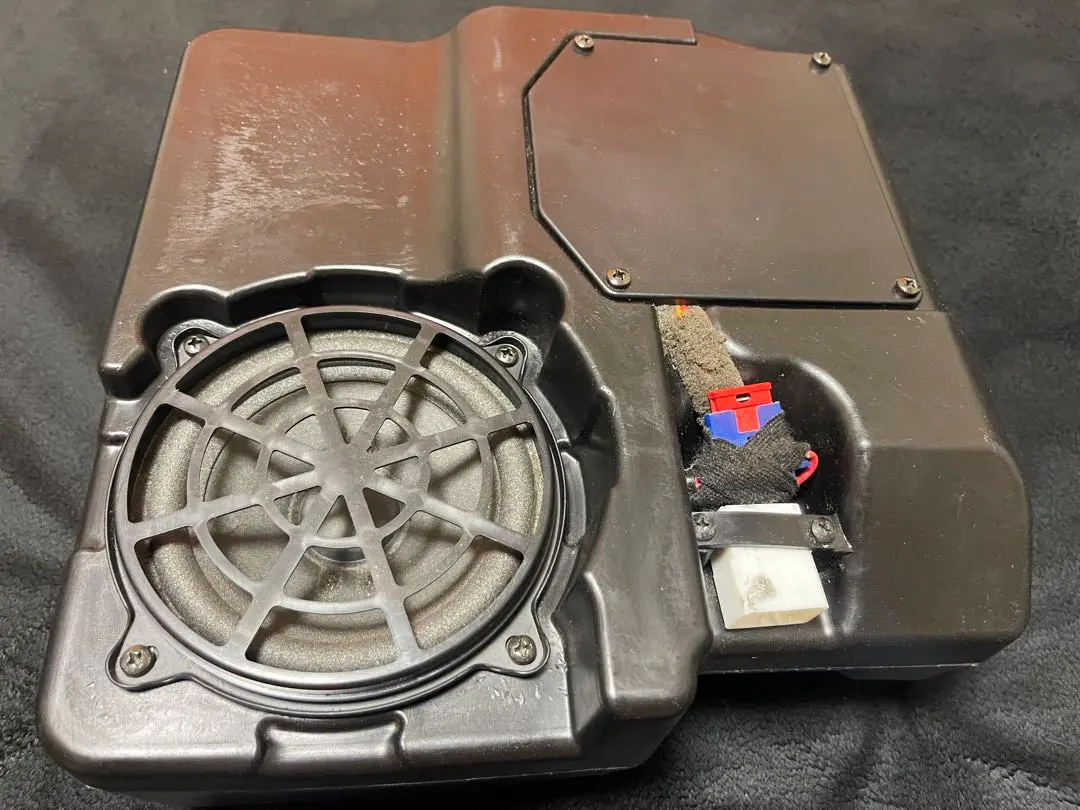 フィアット500 純正サブウーファー