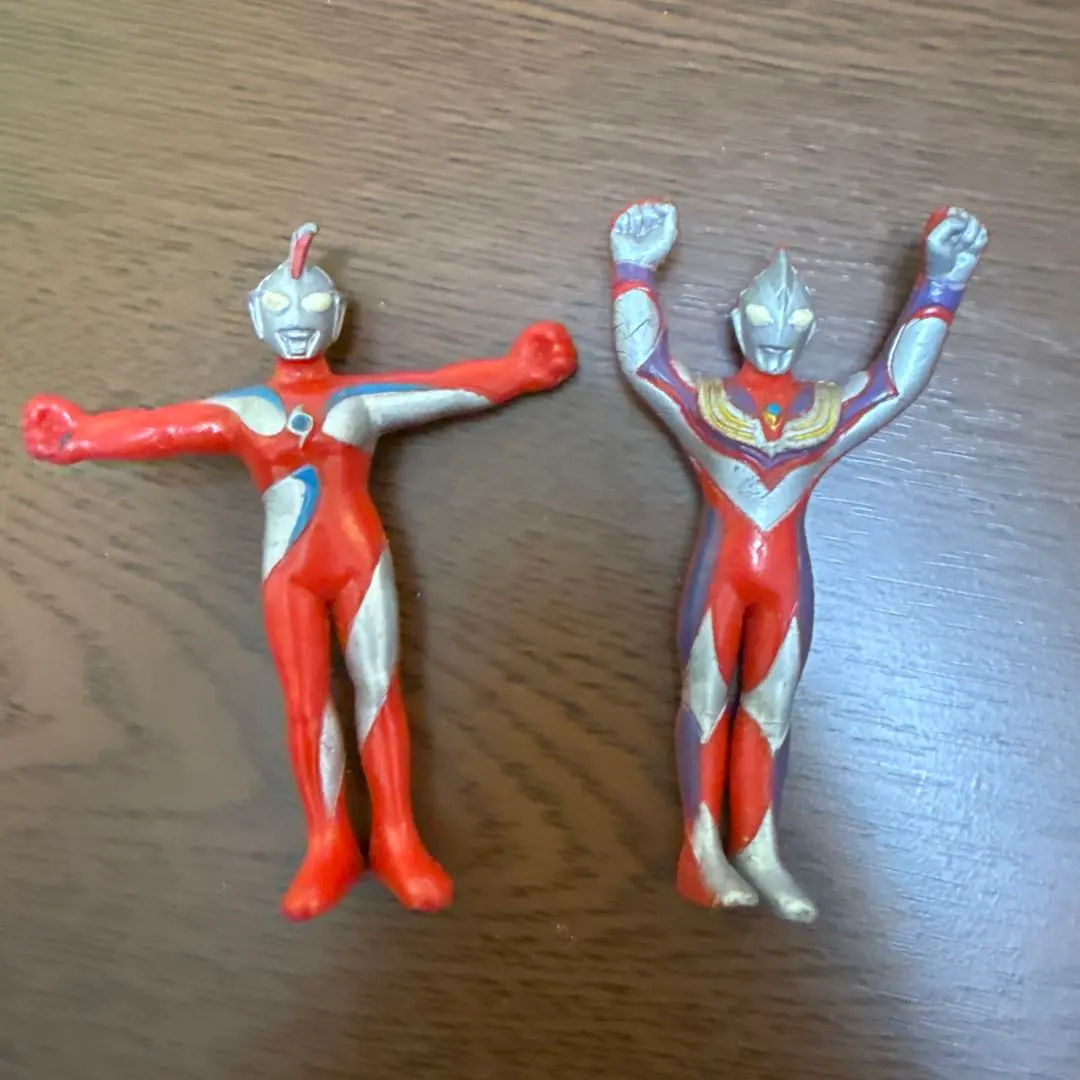 ウルトラマン　フィギュア　2体