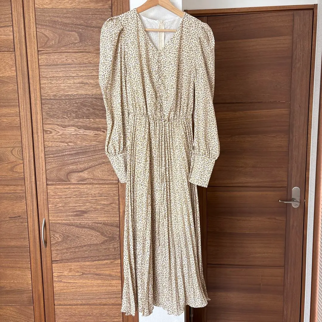 【出品削除3/21まで】 ◾︎F） 花柄 プリーツ ワンピース