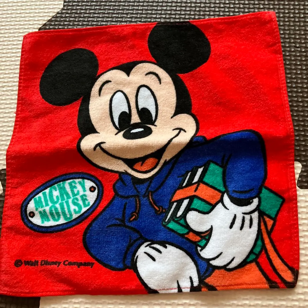 ディズニー　ミッキー　ハンカチ　レッド