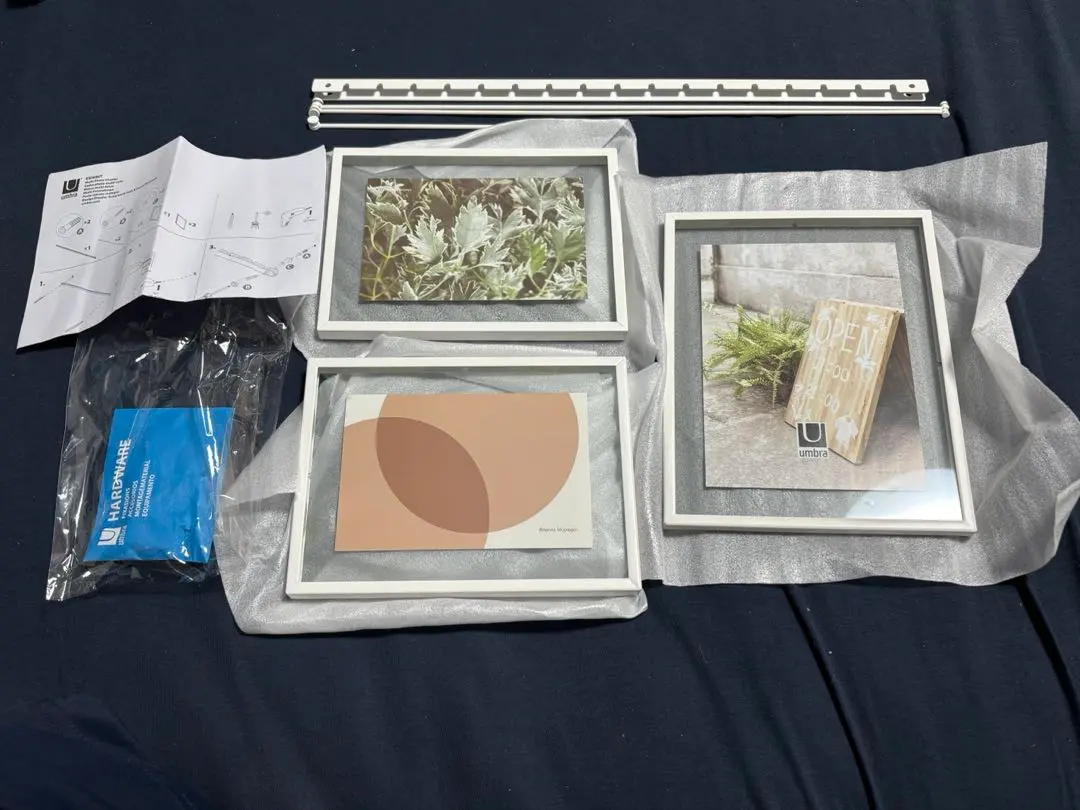 アンブラ　UMBRA イグジビット 3フォトディスプレイ　ホワイト　壁掛け