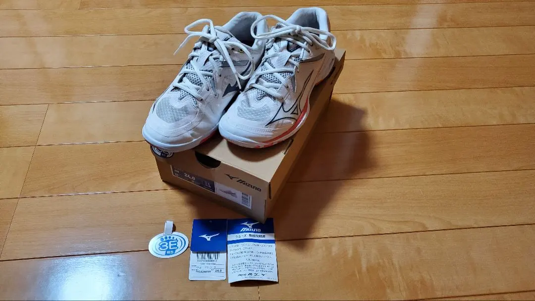 MIZUNO バドミントンシューズ ウエーブクロー 3　24.0cm 箱付き