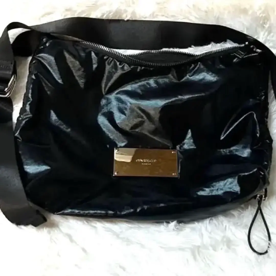 黒 ナイロン ショルダーバッグ ロゴ付き