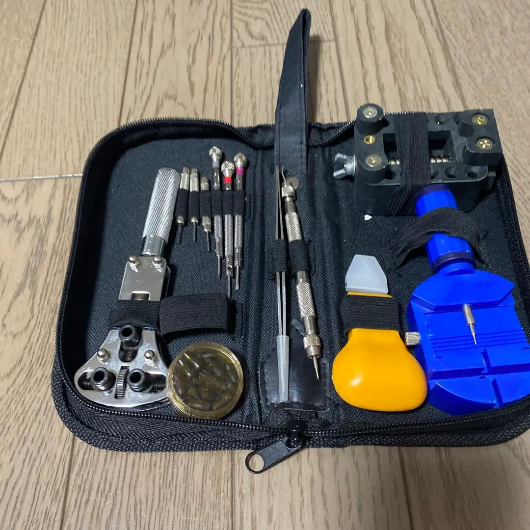 時計修理工具セット腕時計工具セット電池交換ミニ精密ドライバー付き 収納ケース！！