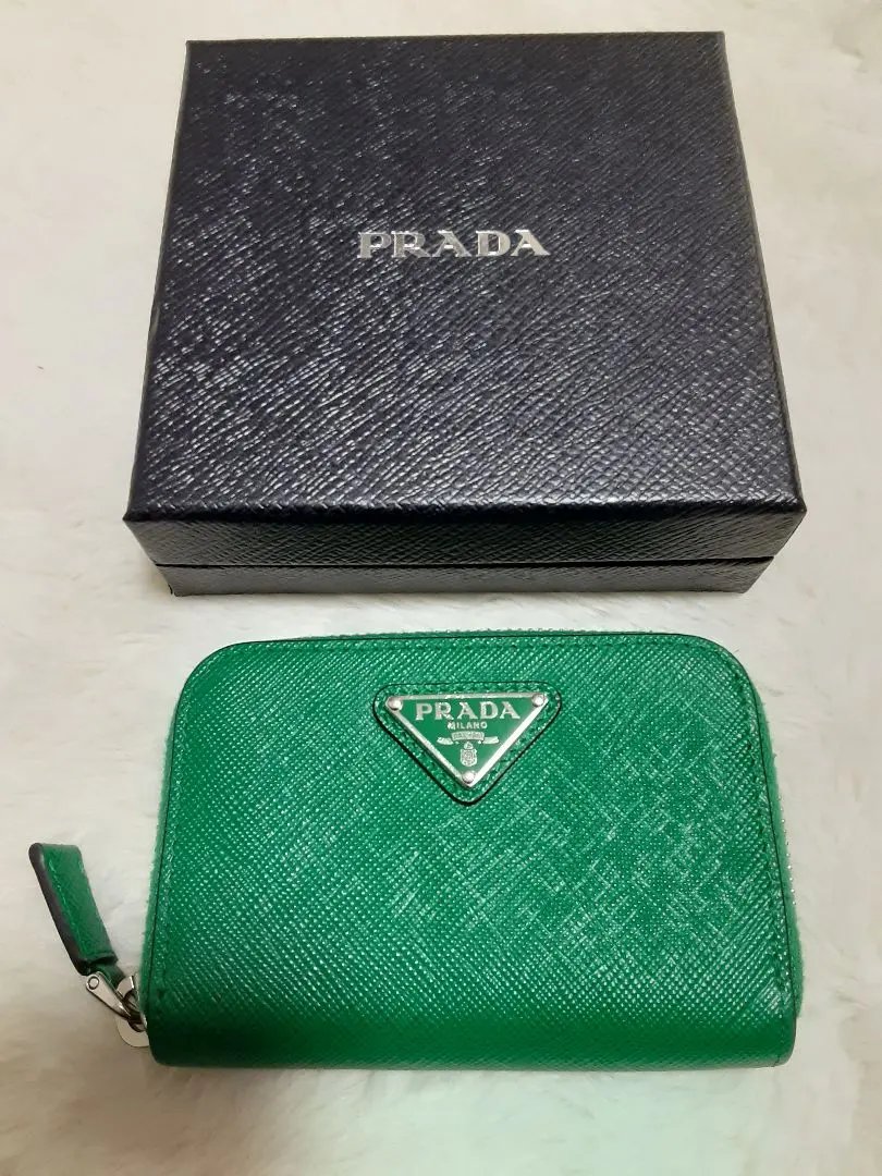 PRADA トライアングル コインケース