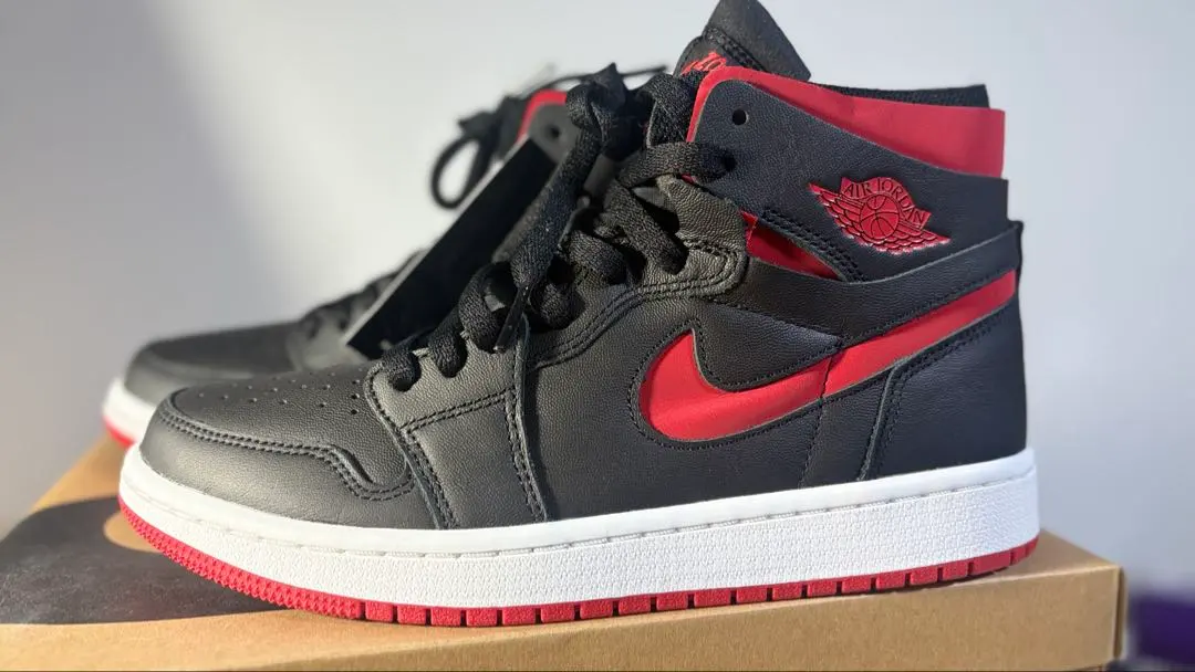 【新品】Nike Air Jordan 1 ブラック/レッド ハイカット