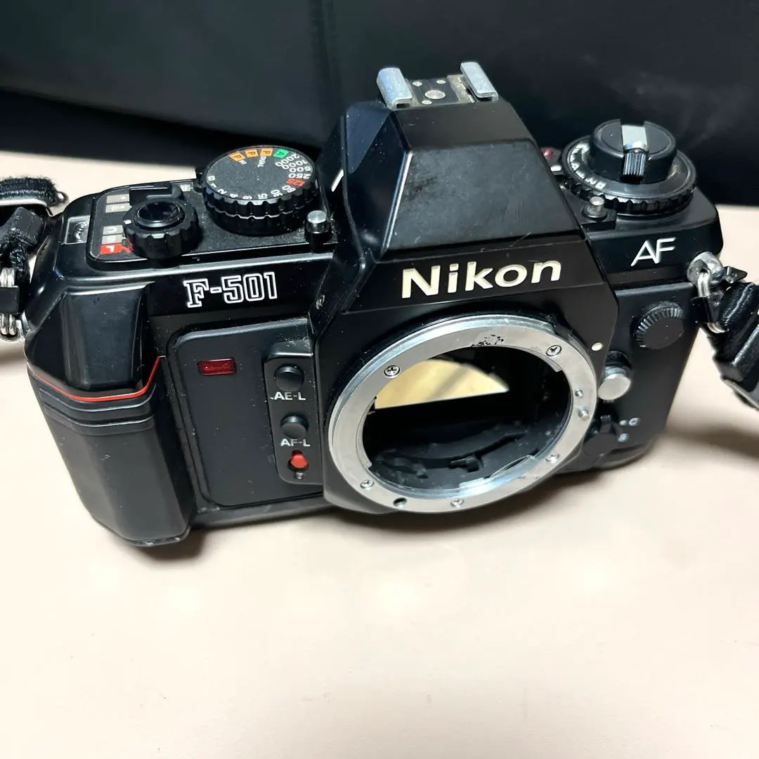 Nikon F-501 フィルム一眼レフカメラ