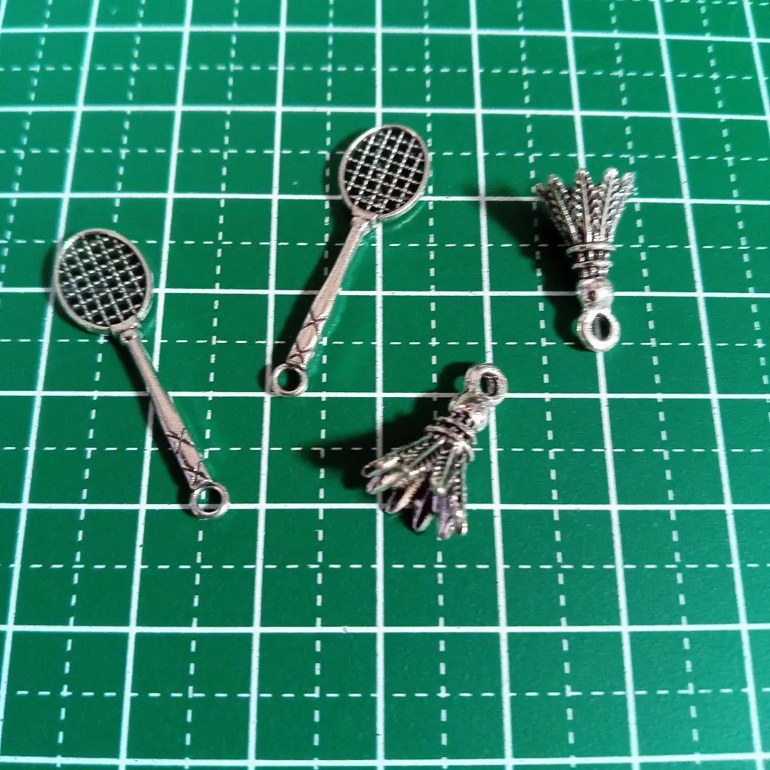バドミントンチャーム4個セット
