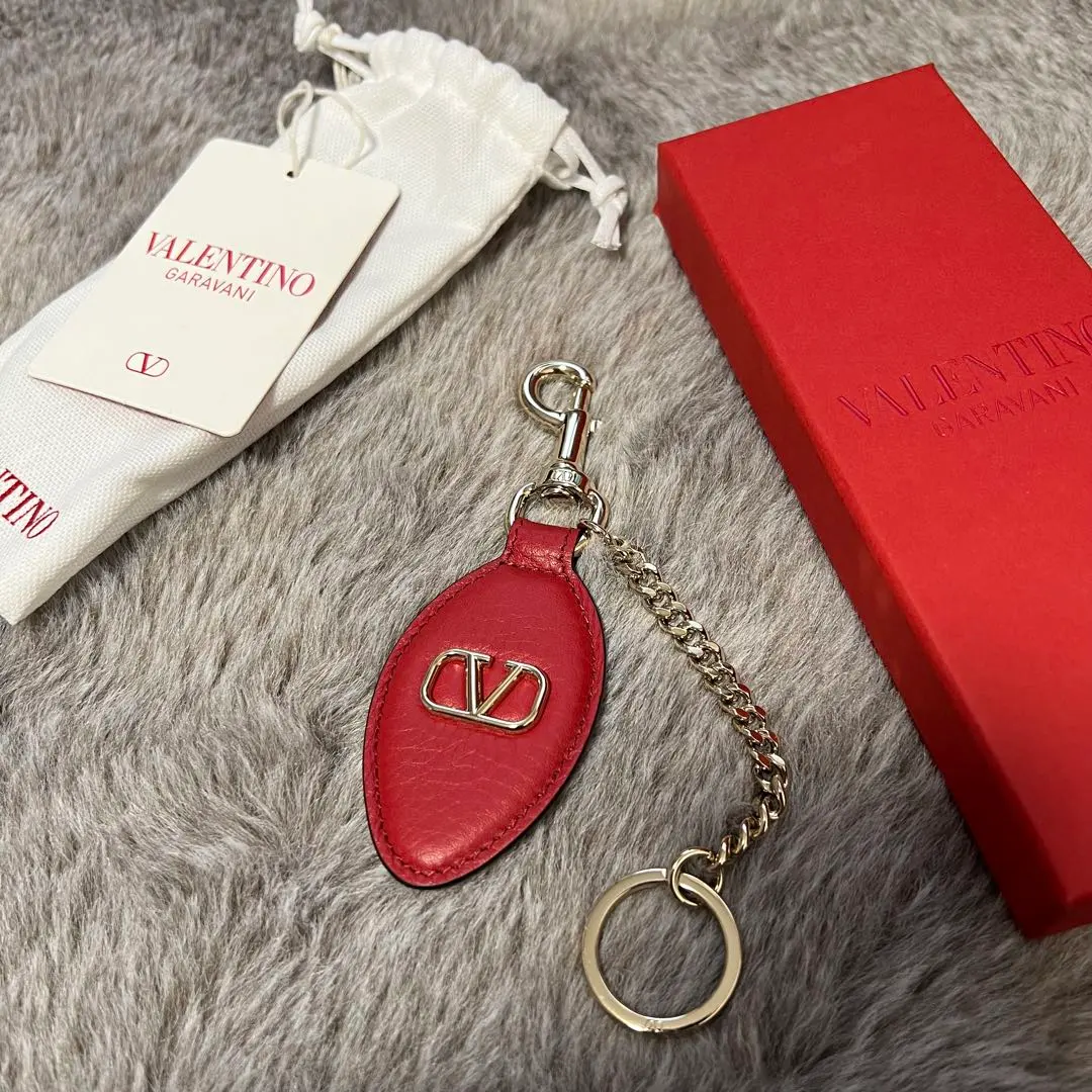 VALENTINO Vロゴキーホルダー キーリング付き レッド 赤　レザー