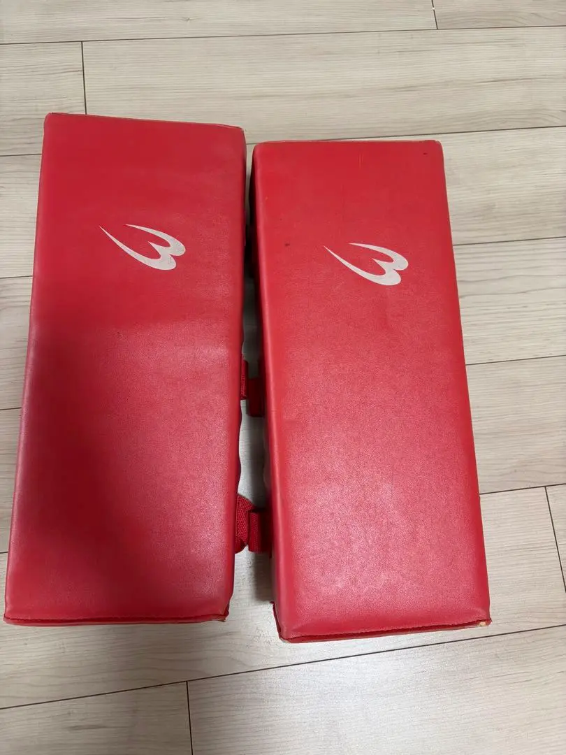 パンチングミット 赤 BODYMAKER