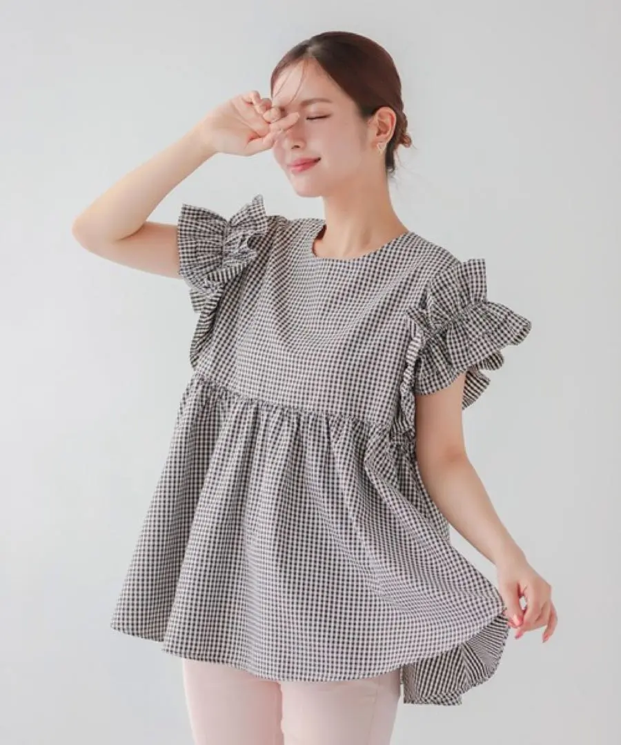 Fit more フィットモア 袖フリルギンガムペプラムブラウス