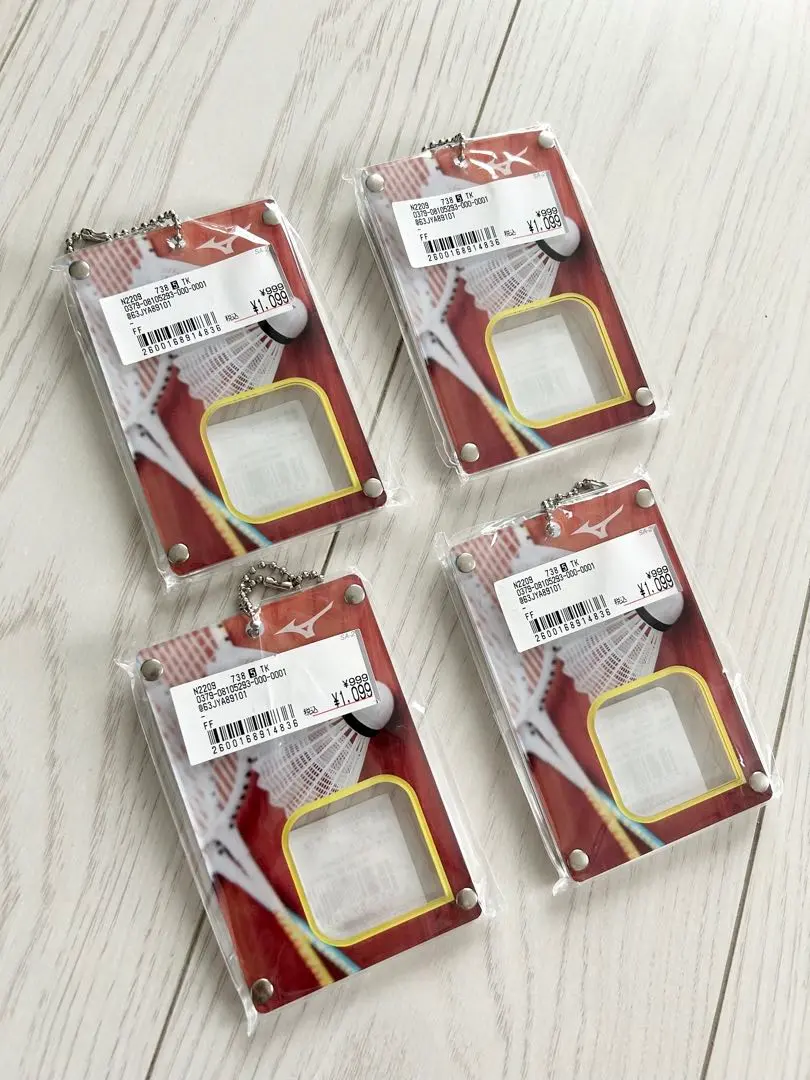 【新品】アクリルカードケース　キーホルダー　バドミントン　4点　卒団　卒業に