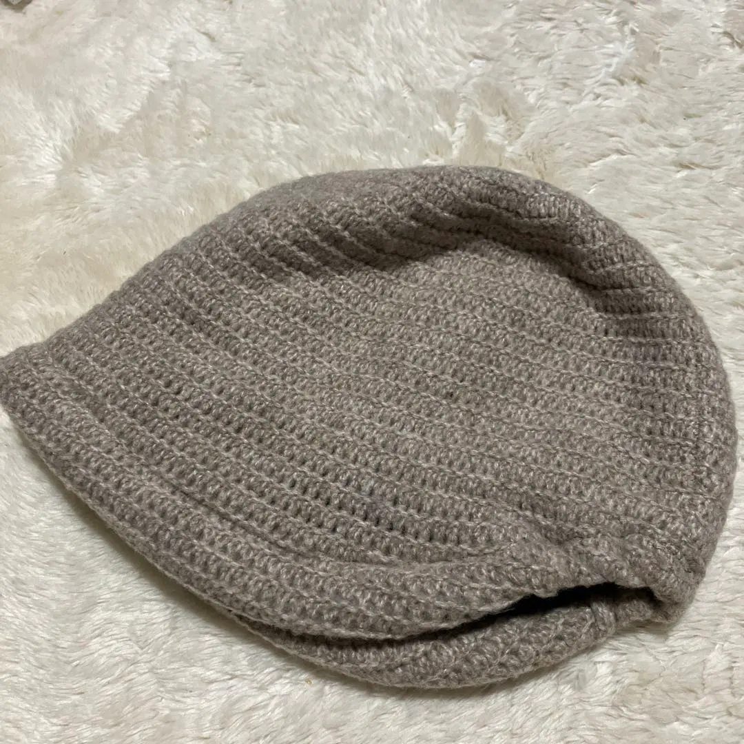 ベージュ　ニット バケットハット