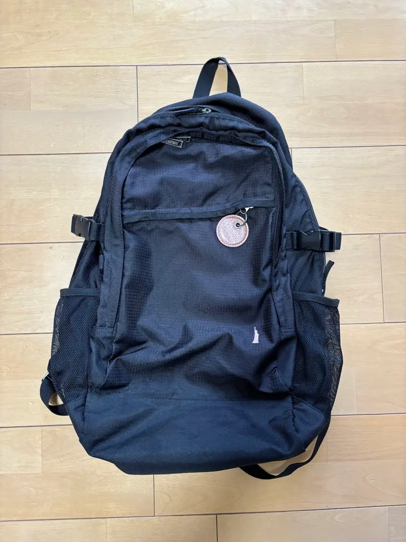 EASTBOY ブラックリュックサック（ピンク自由の女神刺繍）