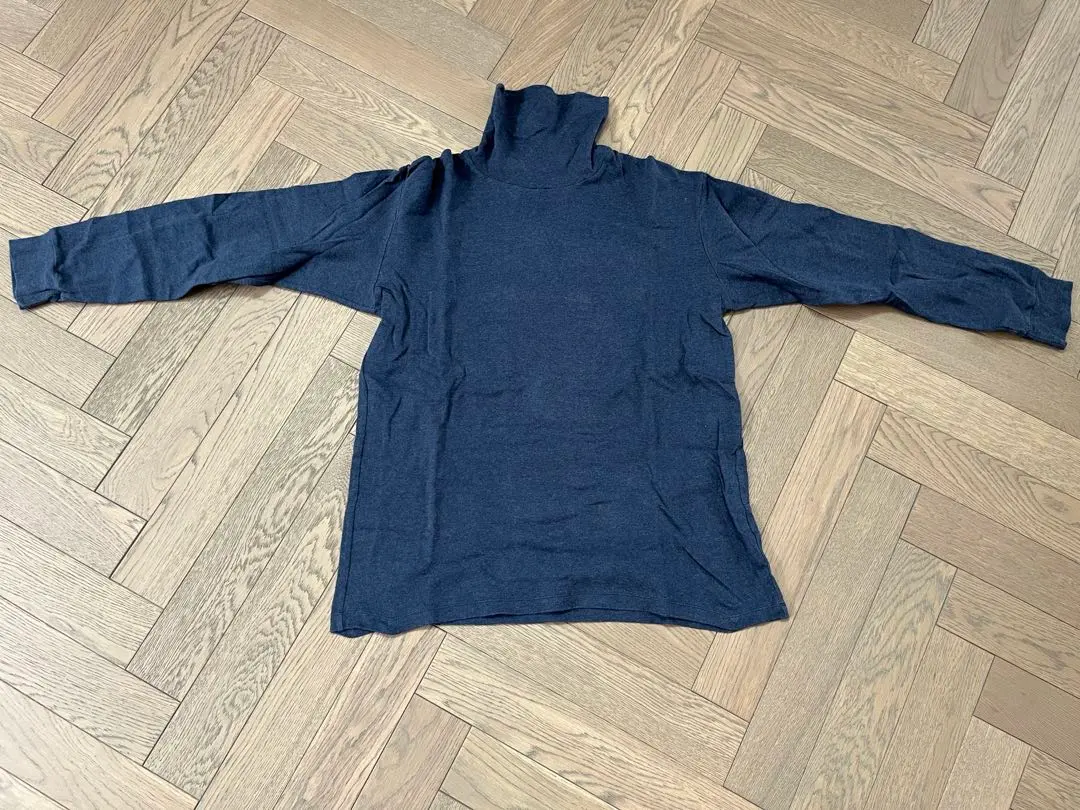 ユニクロ　ブルー ハイネック長袖カットソー