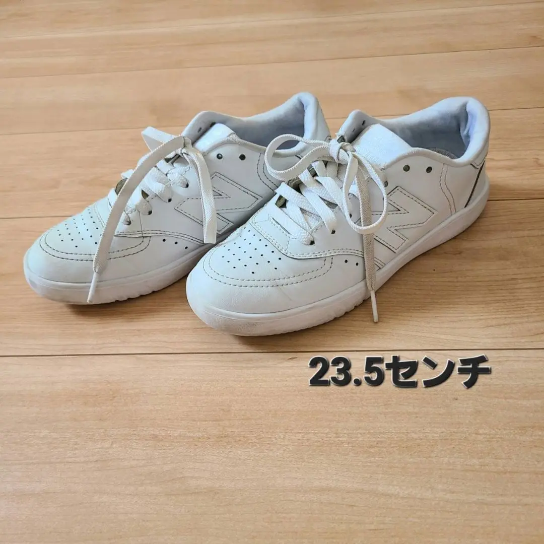 ニューバランス　NEWBALANCE　ホワイトスニーカー 23.5センチ　超軽量