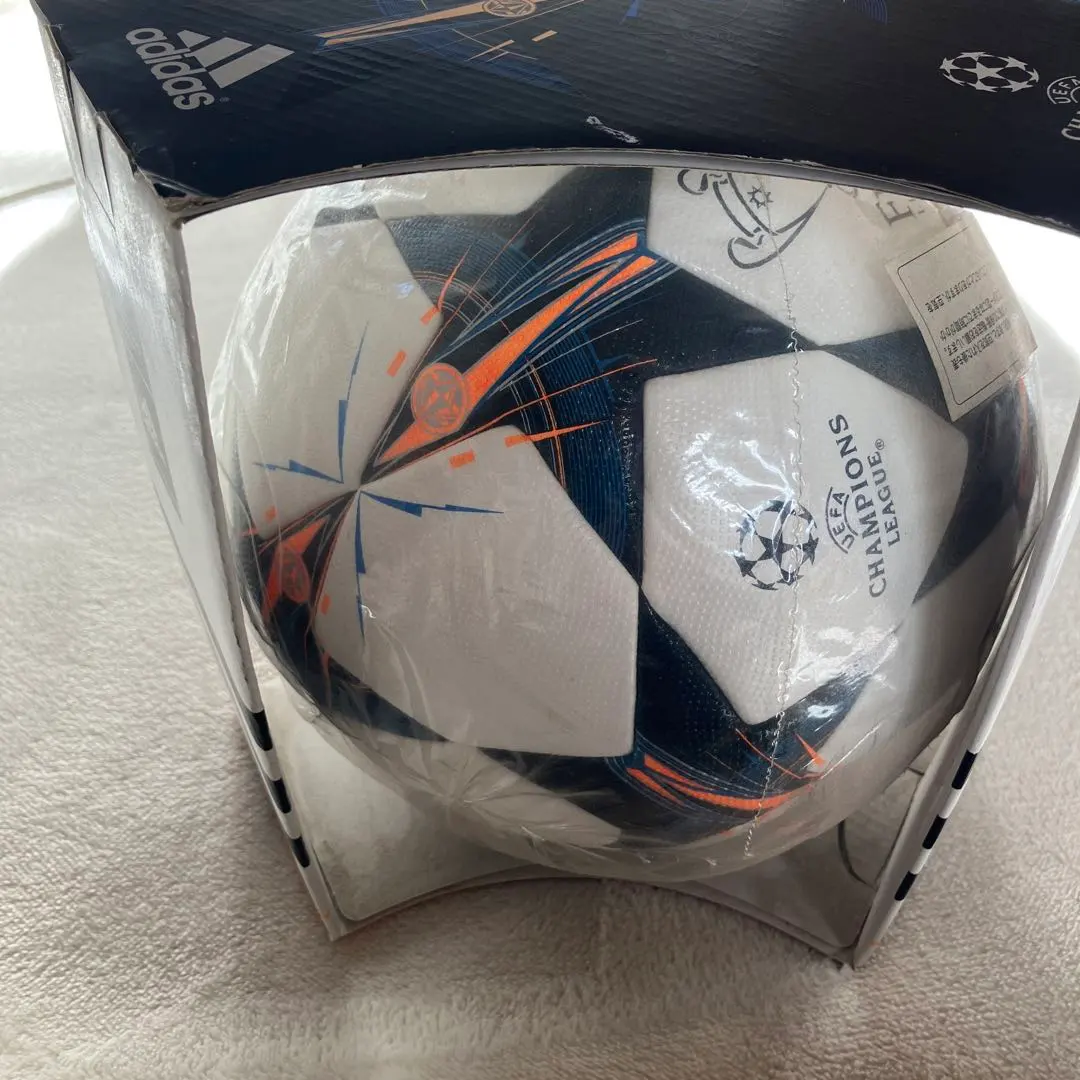 サッカーボール公式球　アディダス　フィナーレ　リスボン2014