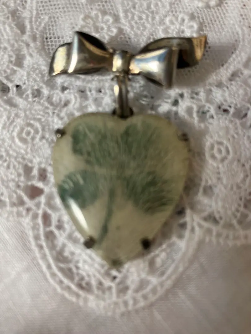 skantique クローバー を閉じ込めた　アンティーク ブローチ