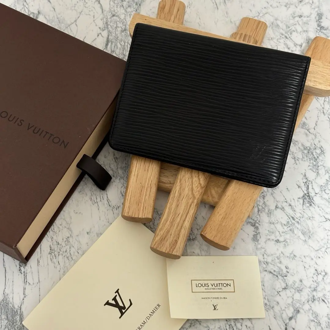 LOUIS VUITTON ヴィトン　エピレザー ブラックカードケース