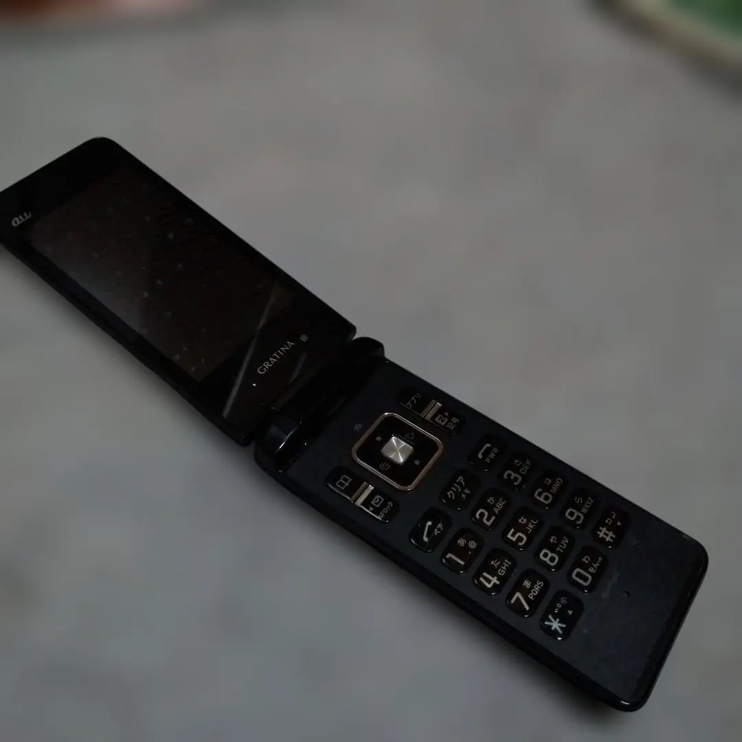 GRATINA 折りたたみ式携帯電話 ブラック