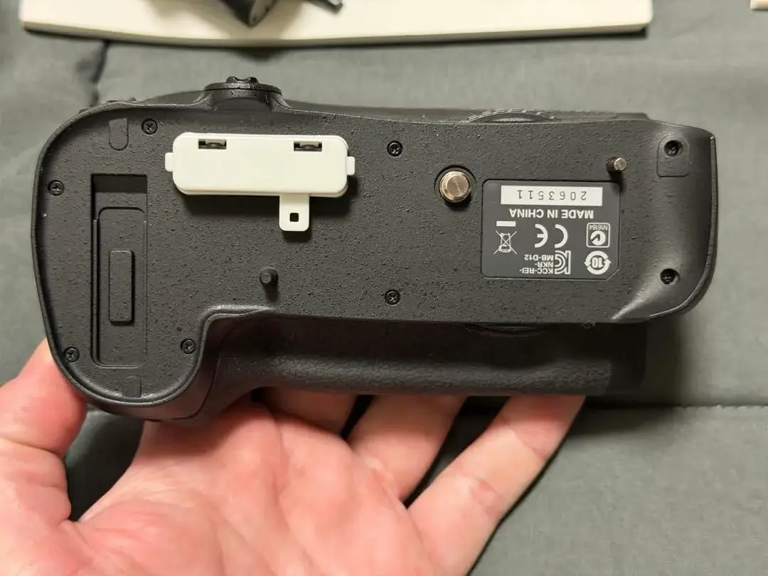 Nikon MB-D12 + おまけ付