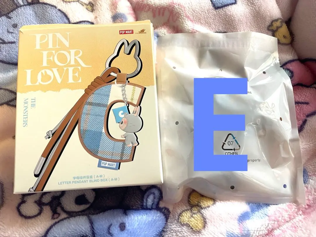 ラブブ　イニシャル　キーリング　E