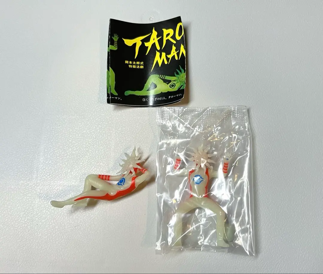タローマン フィギュアマスコット 蓄光カラー 爆発する芸術の巨人 くつろぎの巨人