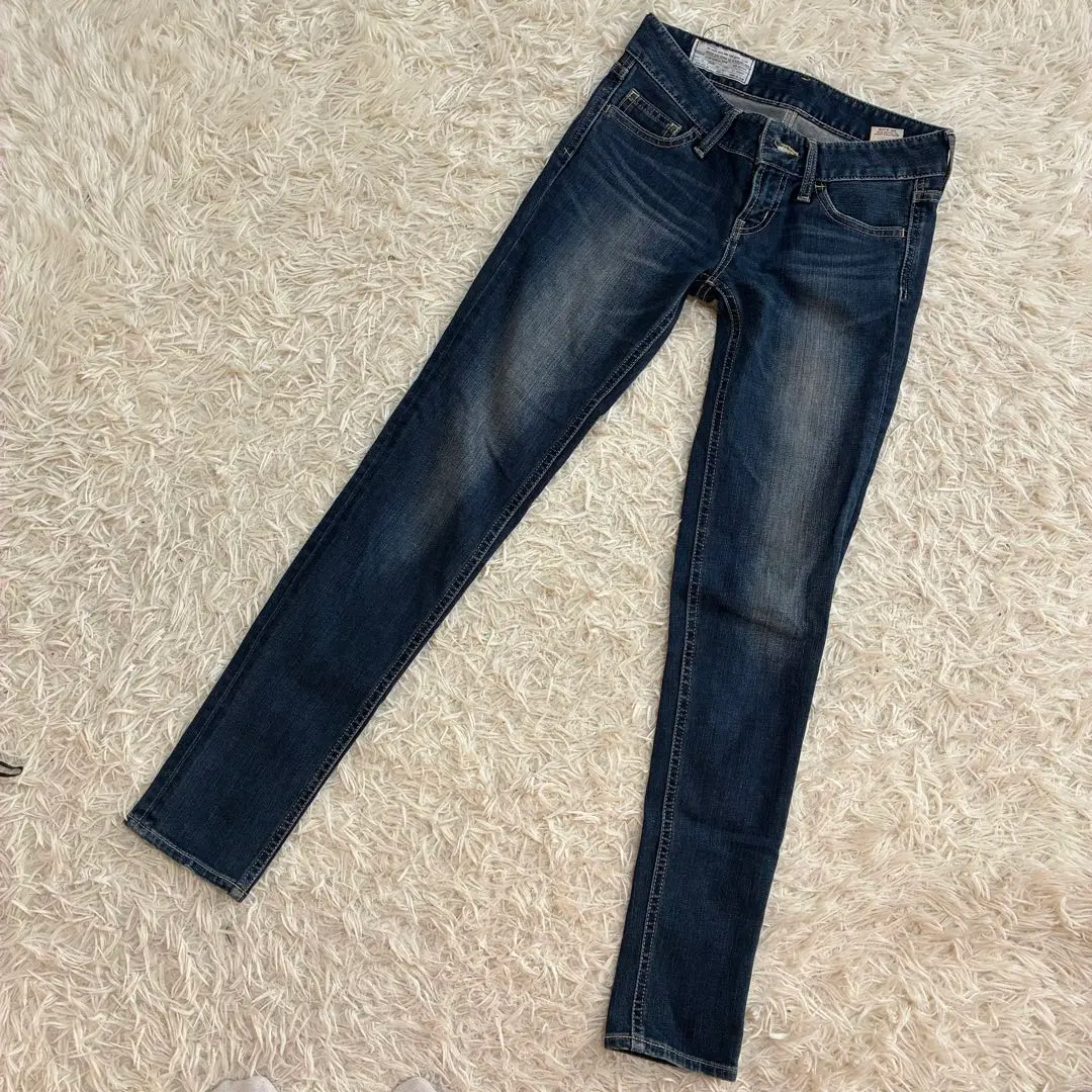 SLY Gパン　スキニージーンズ　ストレートデニム　細見え　シンプル　カジュアル