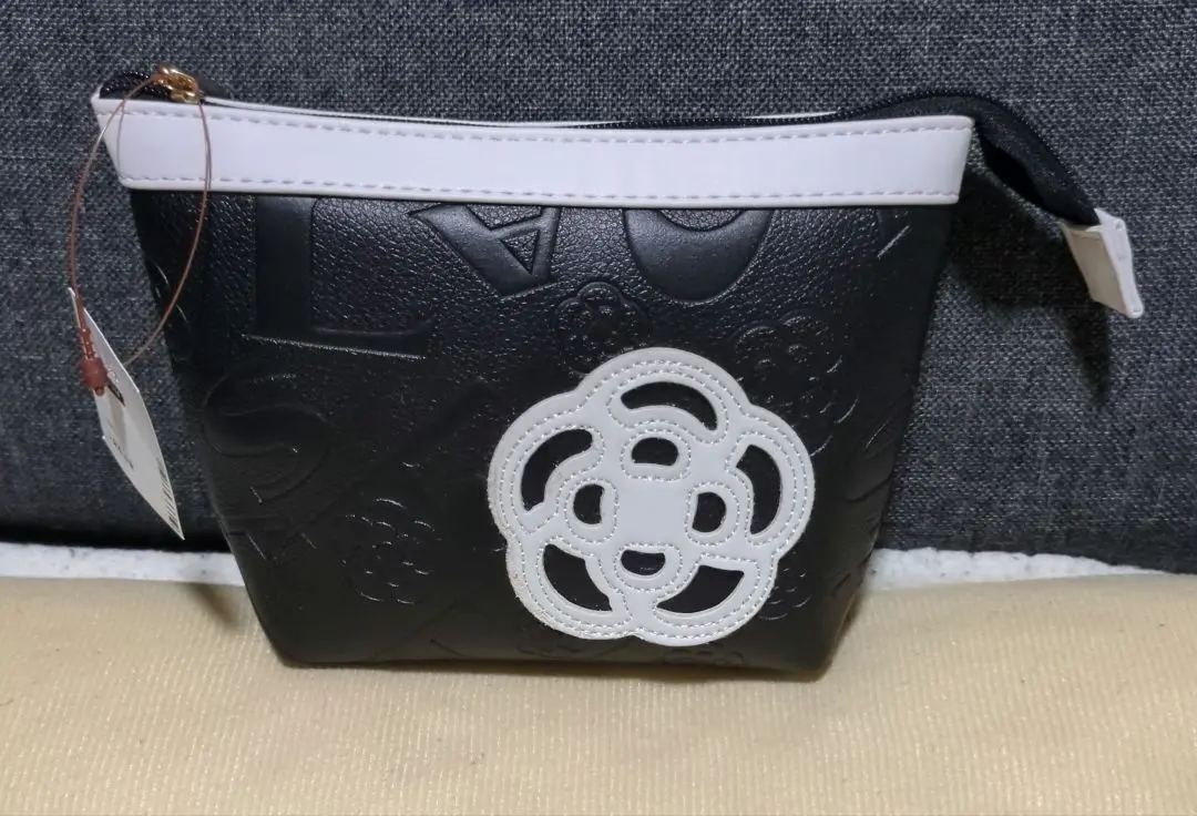 新品. Clathas. ポーチ