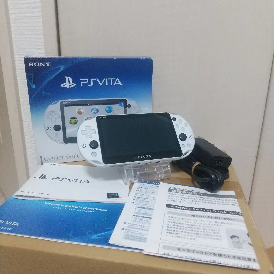 【美品】PS Vita Glacier White Wi-Fi 本体