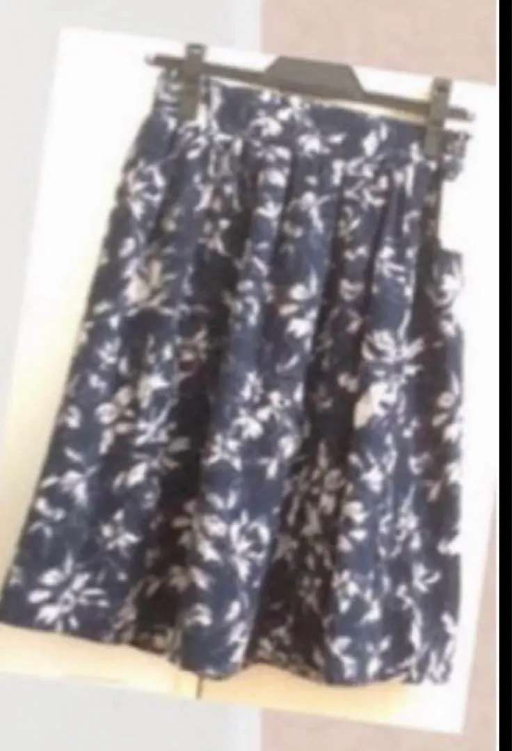 マジェスティックレゴン　田中里奈　コラボ　花柄スカート ネイビー　花柄　夏