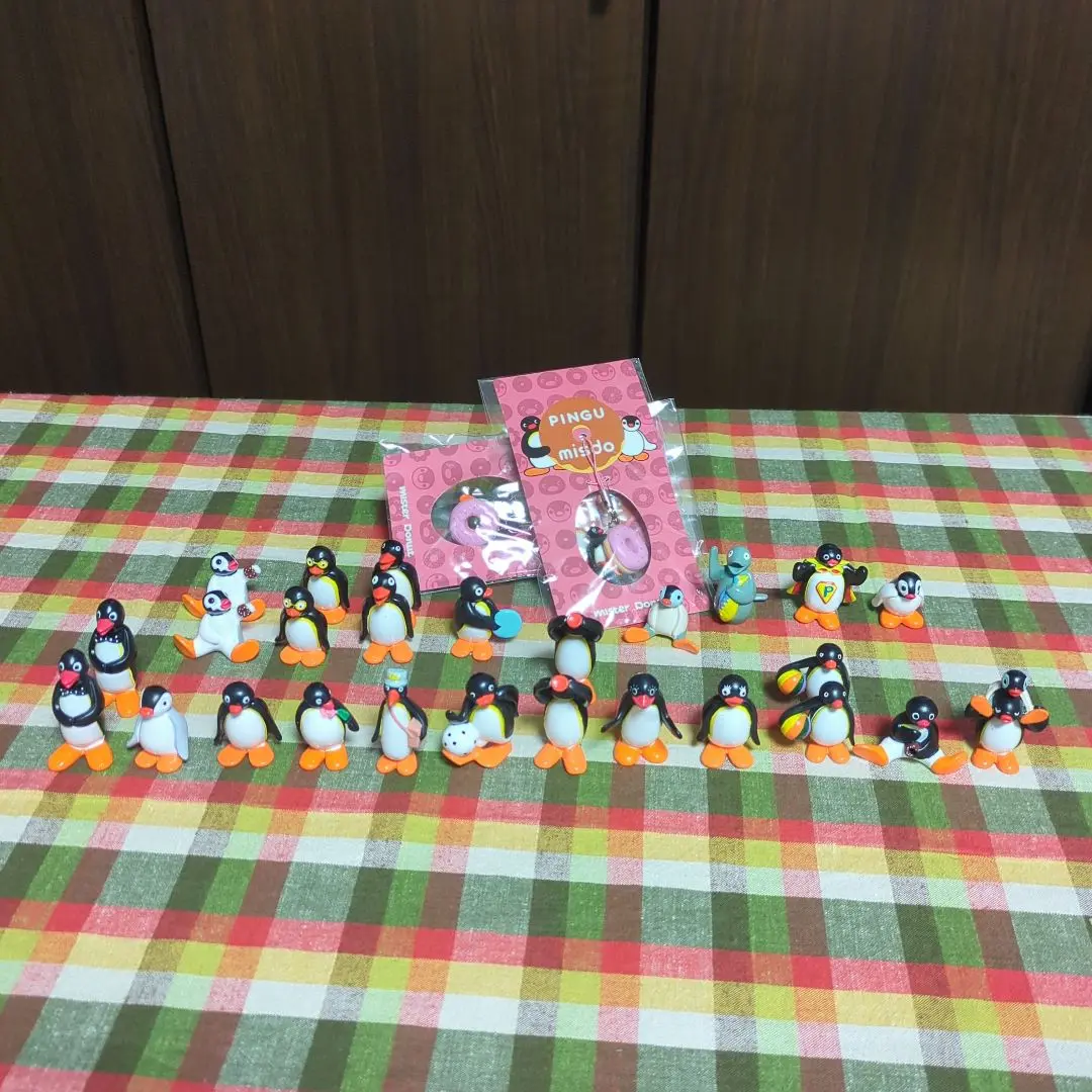 連休割　ピングー　ミニフィギュア　ストラップ　28個