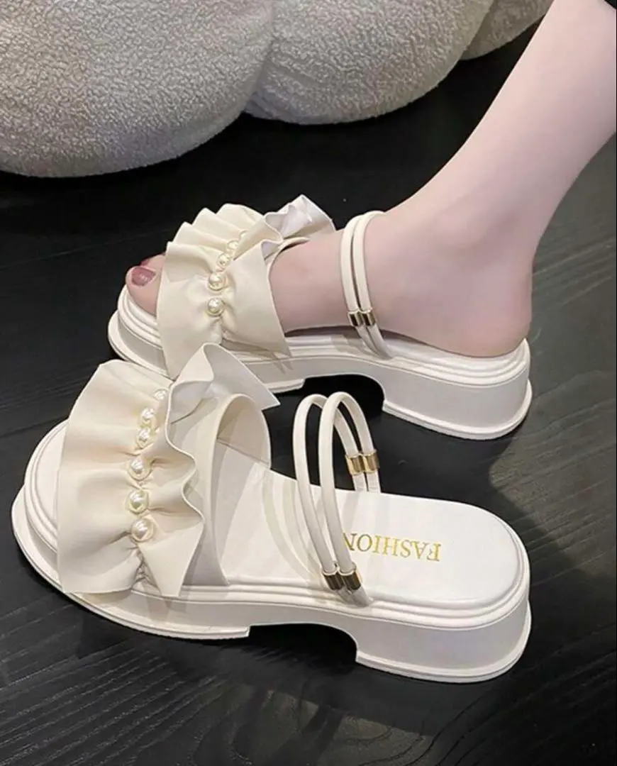 フリル付きオープントゥ厚底サンダル