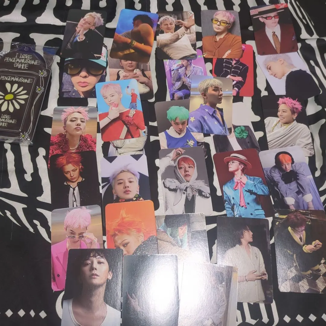 G-Dragon ジヨン　カードケース＆LOMOカード30枚セット