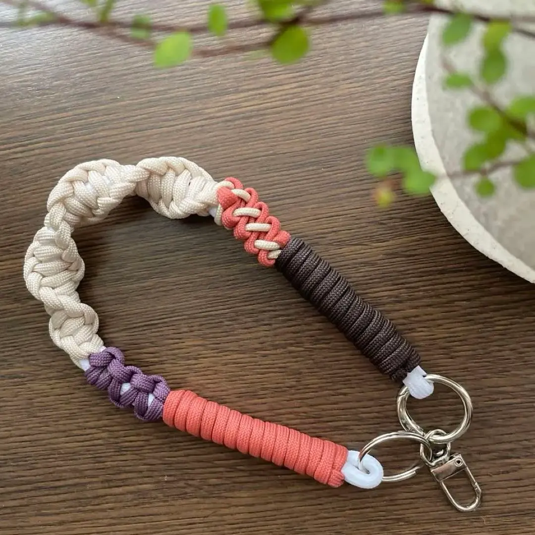 スマホストラップ　ハンドストラップ　パラコード　ハンドメイド