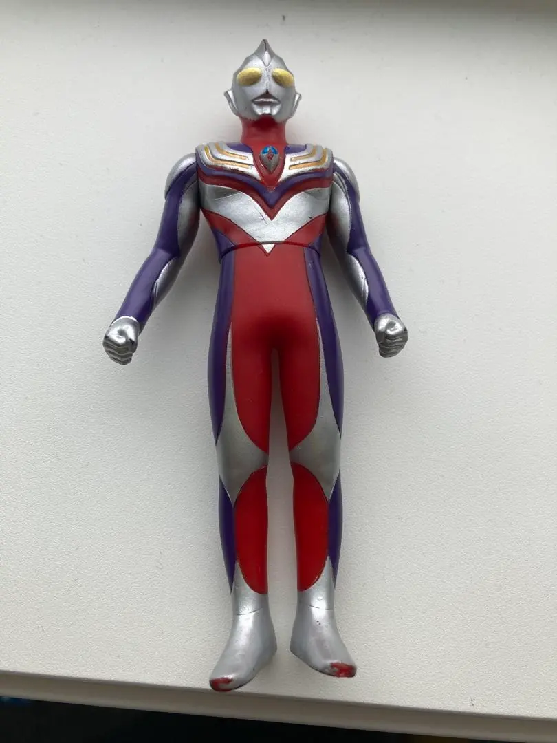 ウルトラマン フィギュア 赤紫