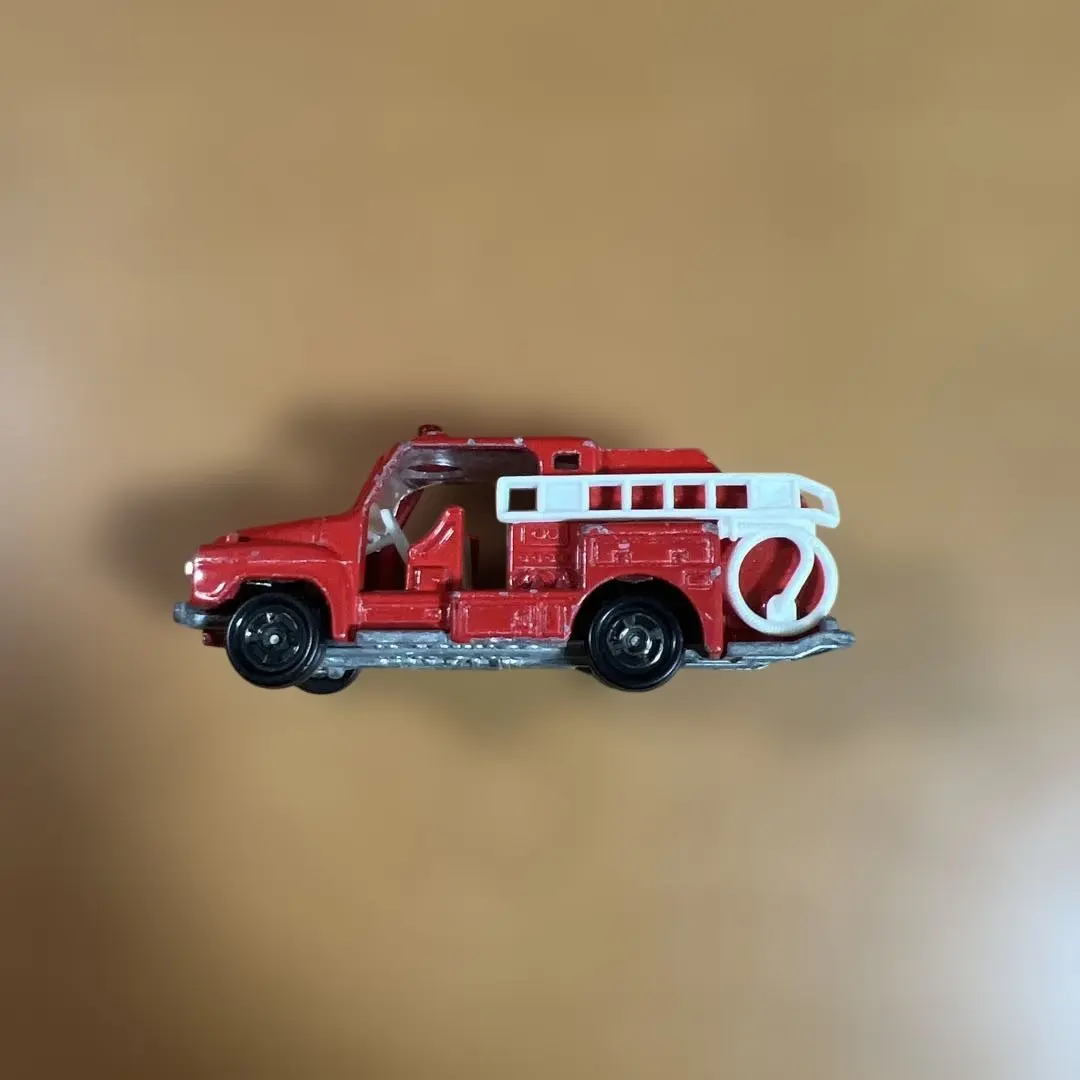 トミカ　消防車【いすゞ　ファイアーエンジン】　FIRE ENGINE