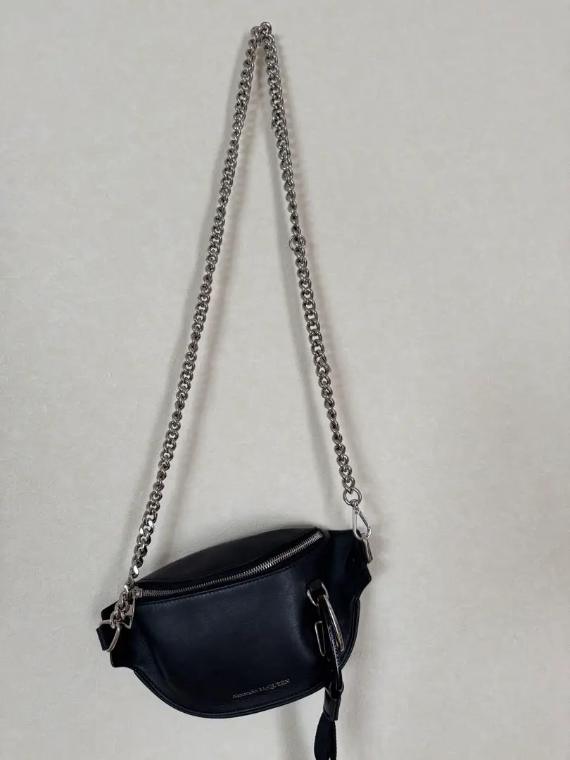 Alexander McQueen ブラックレザー バッグ　チェーン