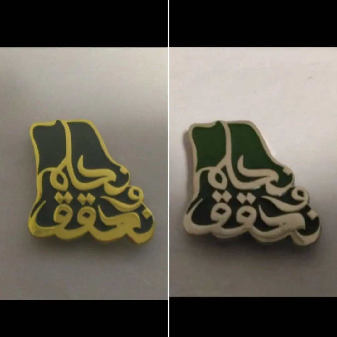 ２つ　マグネット　バッジ　緑　銀色　金色　文字　地形　サウジアラビア　万博