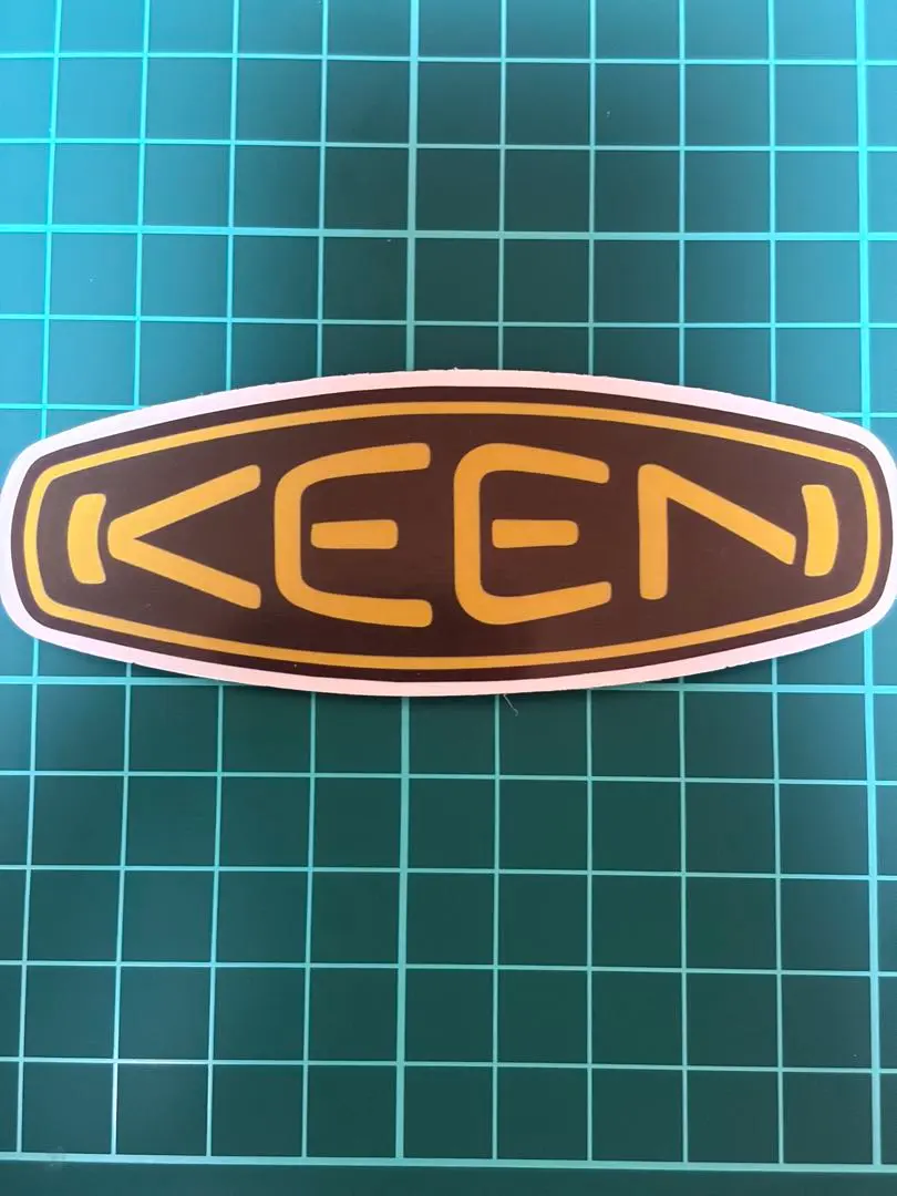 KEEN ロゴステッカー ブラウン/ゴールド
