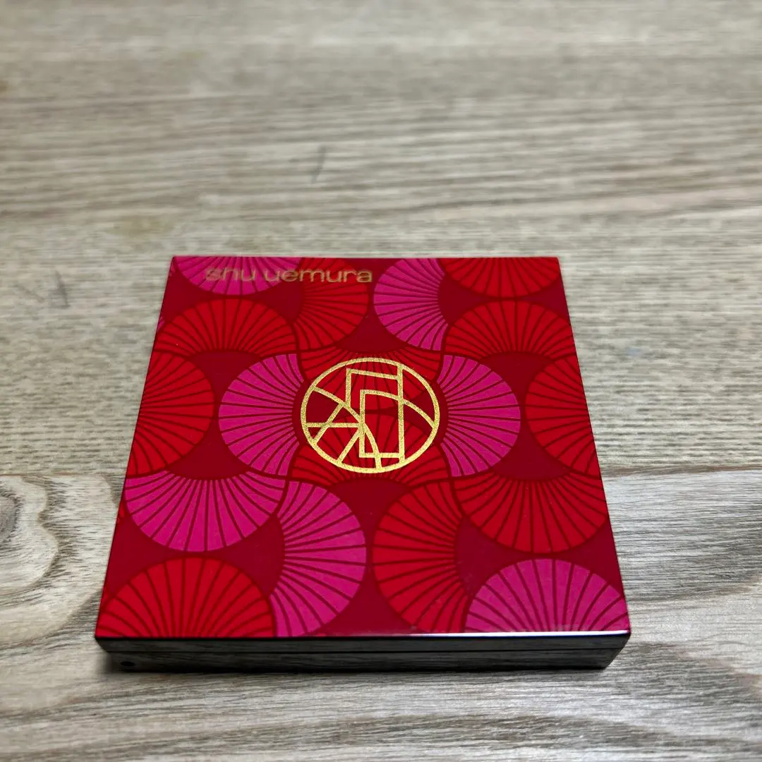 シュウウエムラ　アイスカルプト　イルーシブフレア　2025 新春