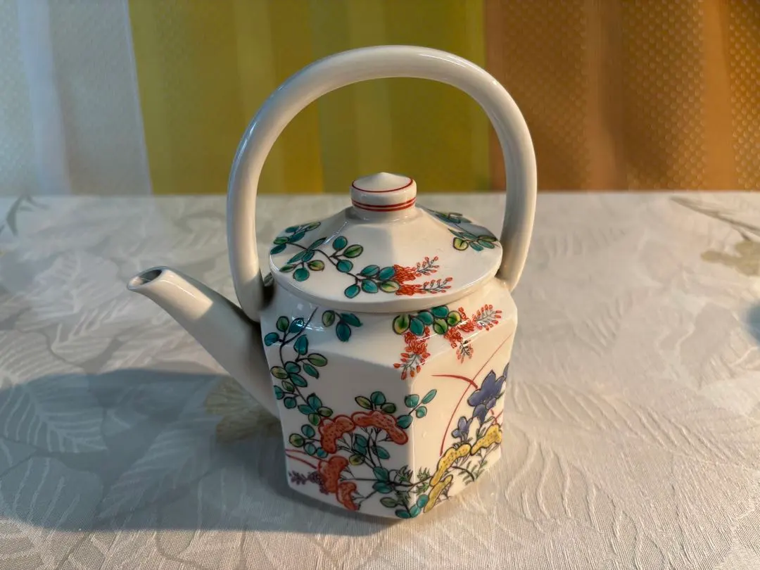 有田焼 色絵花柄水指