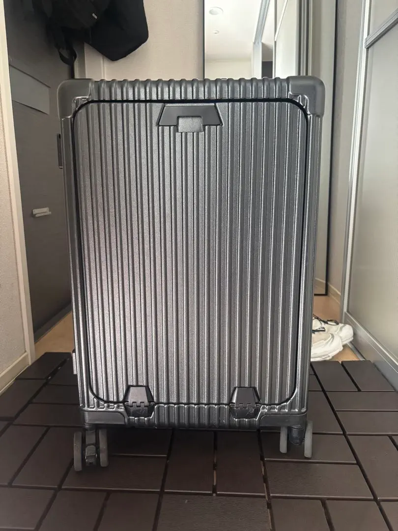 スーツケース