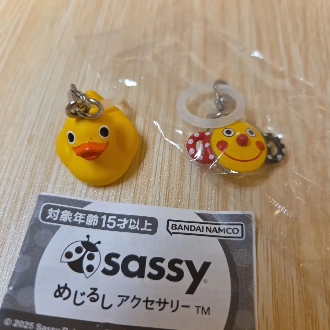 sassy ガチャガチャ　めじるしアクセサリー